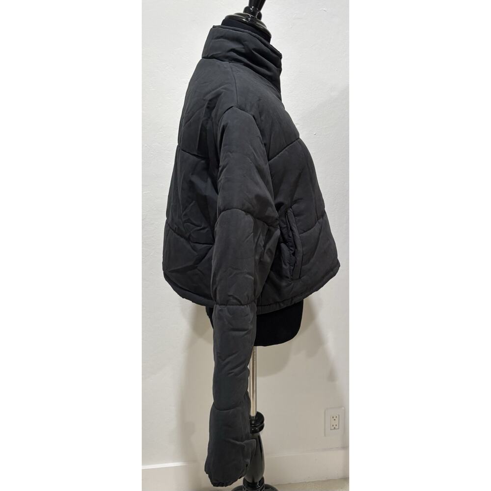 Pretty Little Thing Womens Cropped Puffer Jacket Peach Skin Black Size 6 - Picture 5 of 7